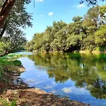 Private Riverside House On The River With Private بيت للعطل كولين فاكوف