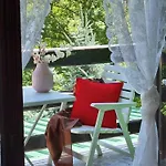 Private Riverside House On The River With Private * كولين فاكوف