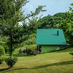 Private Riverside House On The River With Private * كولين فاكوف