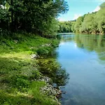 Private Riverside House On The River With Private بيت للعطل *