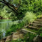 بيت للعطل Private Riverside House On The River With Private كولين فاكوف