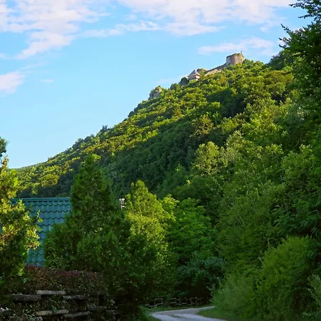 Private Riverside House On The River With Private كولين فاكوف