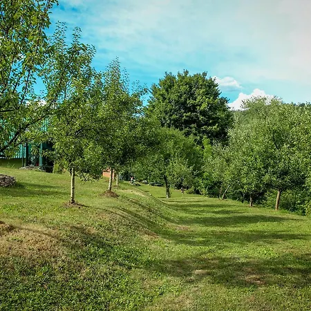 Private Riverside House On The River With Private كولين فاكوف